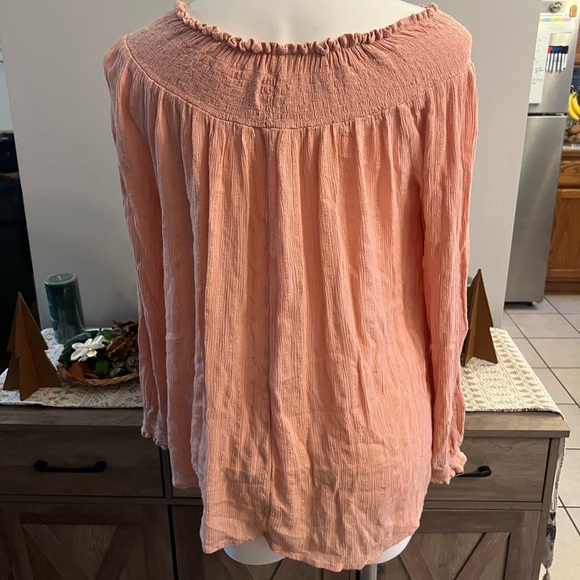 A-Glow peachy colored maternity top - Picture 5 of 5